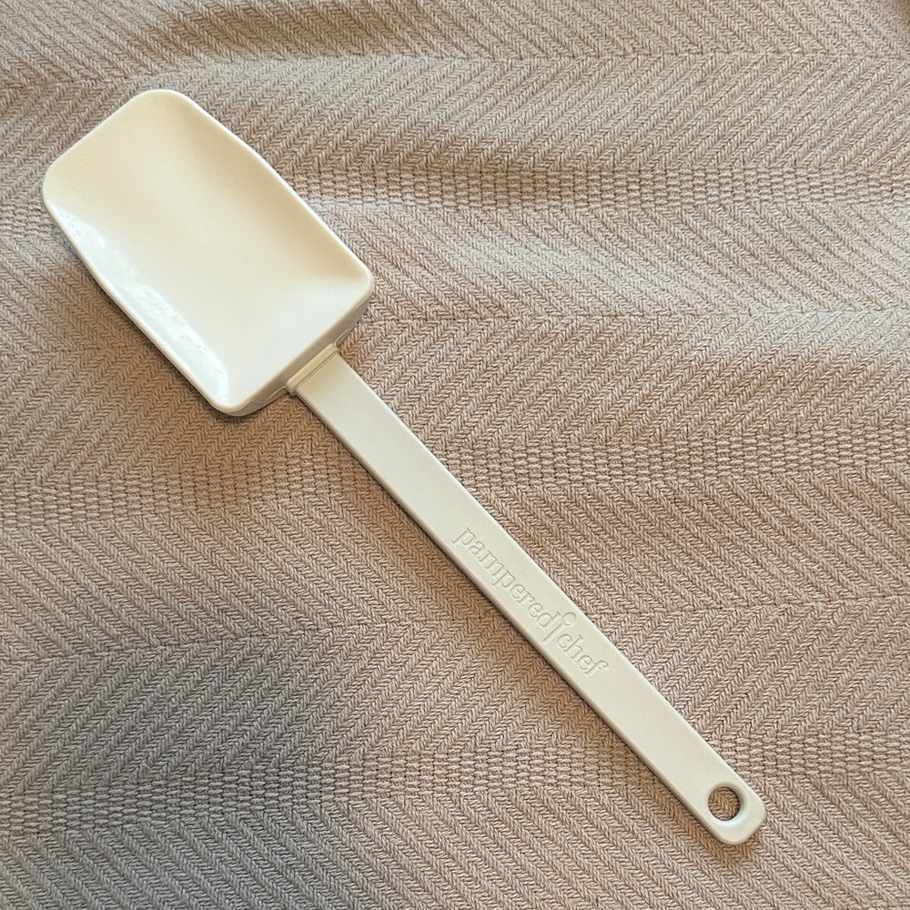 Pampered Chef Cream Spatula